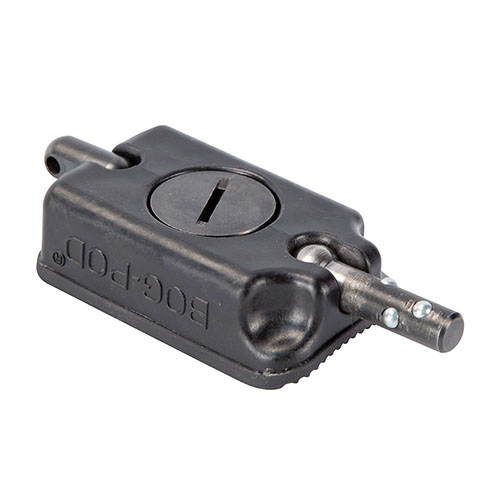 El SSM se monta fácilmente en el stud del sling de tu rifle y permite usar un BOG-POD® mientras mantienes tu sling, ¡ideal para una rápida re-acquisición de objetivos!