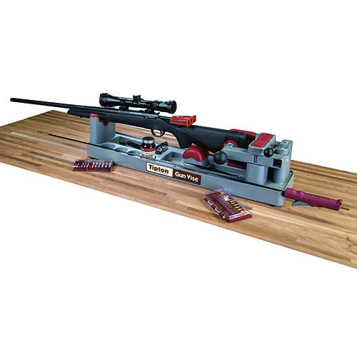 Asegura tu rifle o escopeta con el Tipton Gun Vise, ideal para limpieza y trabajos de armero, con soporte de goma, acción de liberación rápida y compartimentos integrados.