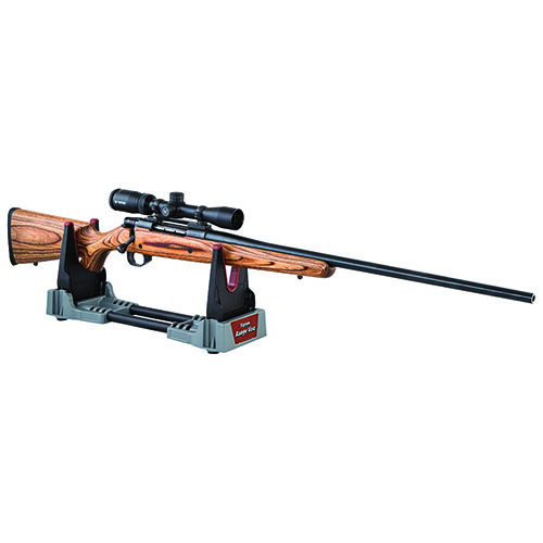 El Tipton Compact Range Vise es portátil, se pliega a 11-1/4" y se expande a 17-3/4", con patas antideslizantes y ganchos que protegen tu arma.