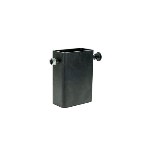 El Caldwell 2x4 Plate Hanger es un accesorio de acero que te permite colgar tus blancos de acero AR500 fácilmente en cualquier poste de 2x4 en el campo de tiro.