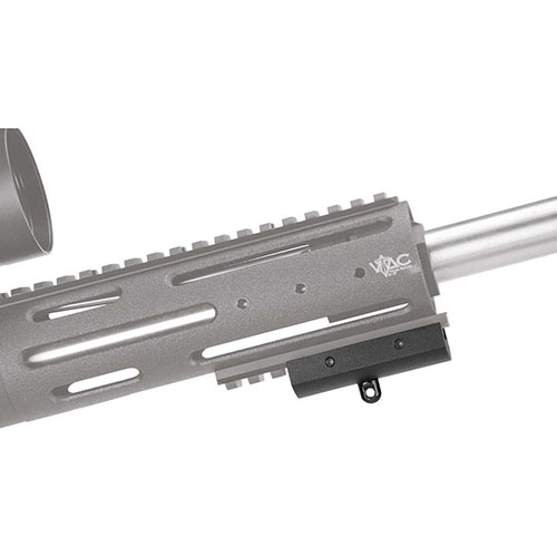 El adaptador Caldwell para Picatinny Rail se monta fácilmente, permitiendo conectar cualquier bipod estándar o sling, asegurando un ajuste perfecto con su diseño curvado.