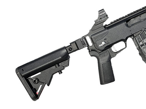 El Mossberg 590 Stock y el Mossberg 590R Folding Stock de CHISEL MACHINING ofrecen durabilidad, versatilidad y un ajuste perfecto para mejorar tu experiencia de tiro.