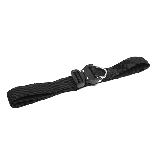 El cinturón ULFHEDNAR Cobra cuenta con una gran hebilla cobra y D-ring, ideal para estabilizar tu rifle al usar un tripod o una barricada.