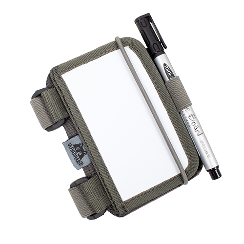 Con el ULFHEDNAR Shooters Notepad, anota datos clave rápidamente, accede a tablas balísticas y sujeta un marcador, ¡todo mientras te vistes para el invierno!