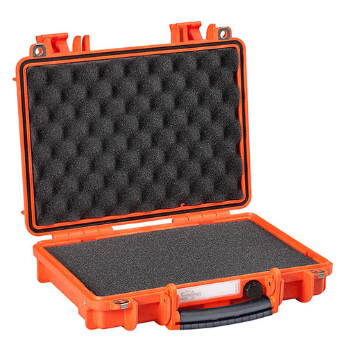 Protege tu equipo con la maleta 3005 de EXPLORER CASES: resistente al agua, con bisagras metálicas, y opciones de transporte cómodas. ¡Ideal para viajar!