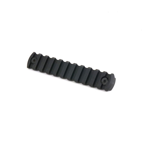 Descubre el Tactical M-LOK Picatinny Rail de GERMAN TACTICAL SYSTEMS, fabricado en aluminio 6061-T6, con acabado anodizado y montaje fácil en sistemas M-LOK.