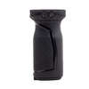 El Breacher Vertical Grip Picatinny ofrece un agarre ergonómico, superficie antideslizante y un compartimento impermeable para almacenamiento seguro de tus esenciales.
