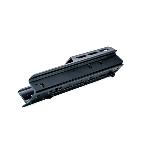 El nuevo MDT XRS Enclosed Forend sustituye el forend de tu sistema de chasis XRS con un ARCA de longitud completa y más ranuras M-LOK para mayor versatilidad.
