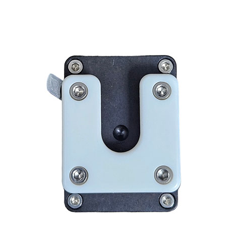 El OBI Clamp Lock W/Locking es una solución de montaje segura y versátil, ideal para sujetar tu equipo con estabilidad y compatibilidad MOLLE.