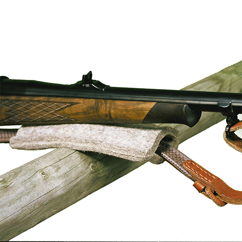 El rifle rest de VFG, elegante y hecho de lana, protege tu arma al disparar y se adhiere fácilmente a la correa del rifle con Velcro, ¡siempre listo para llevar!