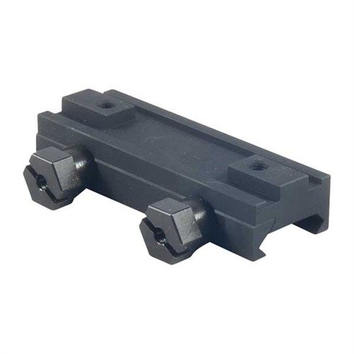 El adaptador Sinclair ofrece una base ancha y estable para disparar, con corredores que permiten un movimiento suave y controlado del rifle al retroceder.