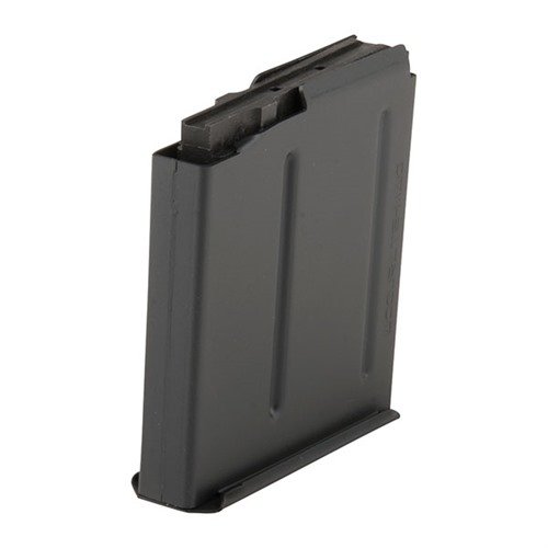 Descubre el cargador AICS de 5 rondas para .300 Win. Mag, disponible en tres longitudes, construido en acero tratado y con acabado de Teflón negro.