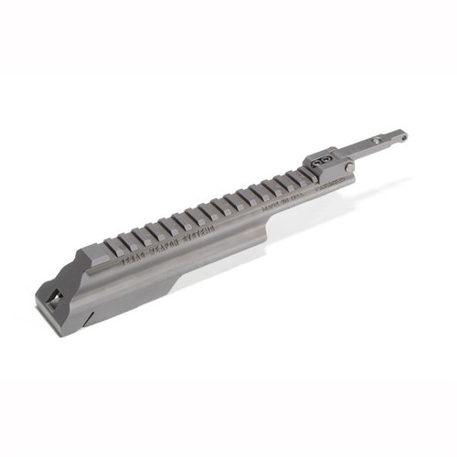 El Gen 3 Dog Leg Scope Rail de Texas Weapon Systems se instala fácilmente, reemplaza la cubierta de polvo y permite montar ópticas sin quitar el riel.