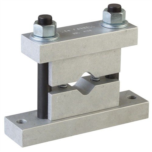El BARREL VISE de Farrell Industries tiene mandíbulas suaves que sujetan cualquier cañón con fuerza, es compacto y está fabricado en aluminio de alta precisión.