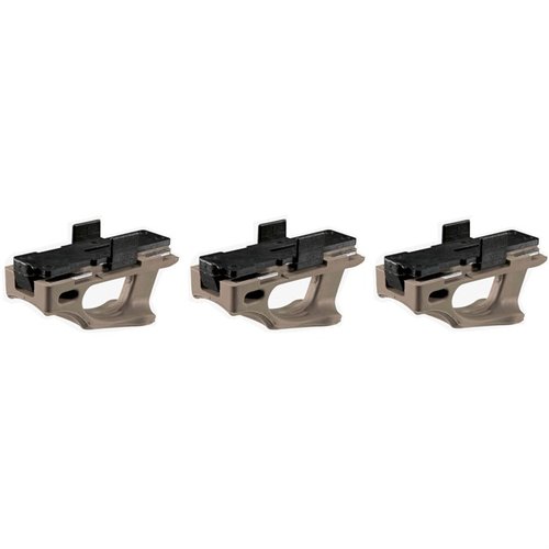 Cambia tus cargadores rápidamente con el Ranger Plate de Magpul, que ofrece un agarre fácil y protección contra impactos, ideal para situaciones tácticas.