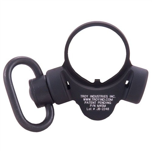 El AR-15/M16 End Plate Sling Mount de TROY INDUSTRIES ofrece 3 puntos de anclaje ambidiestros, fabricado en aluminio resistente y con un acabado negro mate.