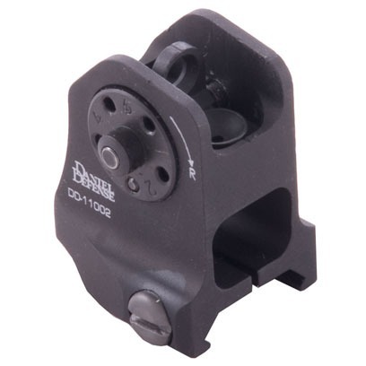 El A1.5 Backup Rear Sight de Daniel Defense es ligero, resistente y se monta fácilmente en rieles MIL-STD 1913, ofreciendo opciones de puntería confiables.