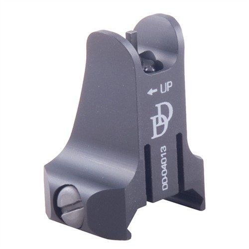 La mira fija de respaldo AR-15 de Daniel Defense es ligera, resistente y se monta fácilmente en rieles MIL-STD 1913, asegurando una opción de puntería confiable.