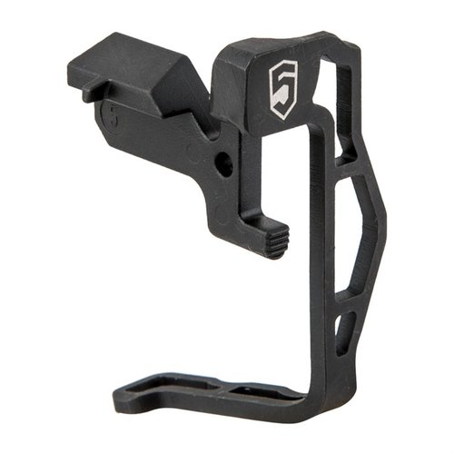 El EBRv2/308 de Phase 5 Tactical facilita cambios de cargador y la resolución de atascos, permitiendo operar con una sola mano y sin soltar la empuñadura.