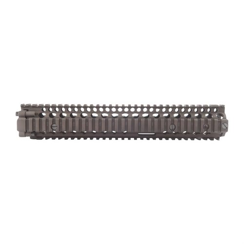 El RIS II de Daniel Defense es un guardamanos de aluminio que permite la instalación del lanzagranadas M203, con rieles Picatinny para accesorios y flotación del cañón.