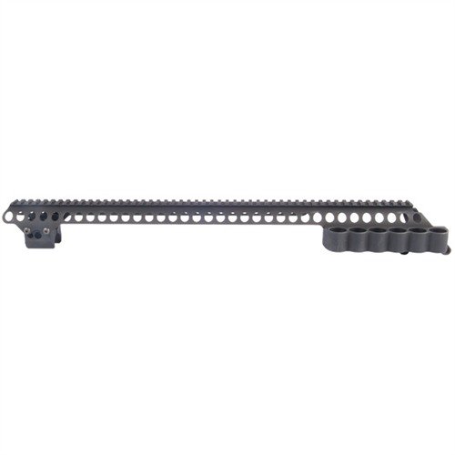 El Sureshell Carrier y riel de 20" de Mesa Tactical para Remington 870 sostiene 6 cartuchos y permite montar ópticas y accesorios en su amplia riel Picatinny.