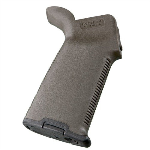 El MOE+ Grip de MAGPUL ofrece un agarre seguro y cómodo, con recubrimiento de goma antideslizante, ideal para condiciones adversas y fácil instalación.