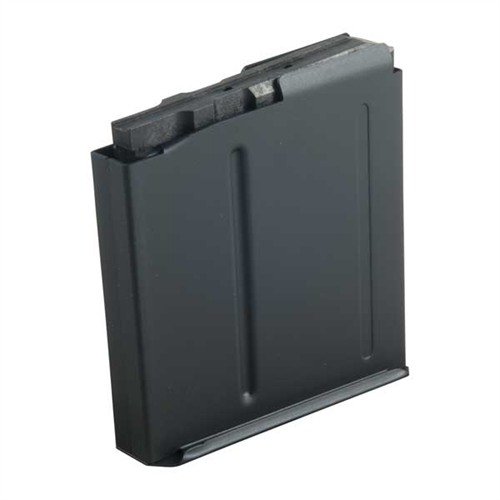 Consigue el cargador LONG ACTION 5RD AICS .338 LAPUA, fabricado en acero tratado, con acabado Teflon y alimentación suave, ideal para rifles AICS.