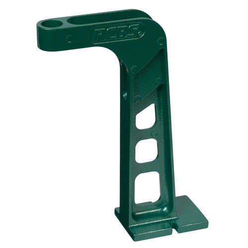 El ADVANCED POWDER MEASURE STAND de RCBS eleva tus medidas de pólvora 9-1/2", dejando espacio para una balanza y bloques de carga, y se fija fácilmente a tu banco.