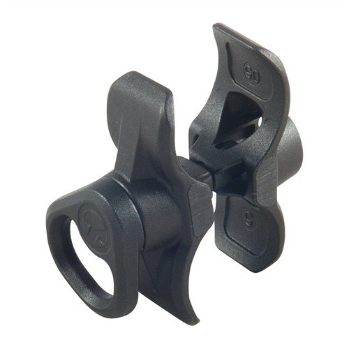 El Forward Sling Mount de MAGPUL se adapta a los Mossberg 500/590 y Remington 870, permitiendo varias configuraciones de sling y es resistente a la corrosión.
