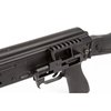 El AK47/AKM OPTIC MOUNT SYSTEM de RS REGULATE permite personalizar la posición de tus ópticas, manteniendo el cero y facilitando el desarme del rifle.