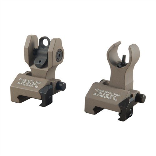 Las miras TROY AR-15 HK-STYLE son robustas, se pliegan fácilmente y ofrecen respaldo seguro, con un diseño que facilita la adquisición rápida de objetivos.