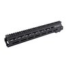 El guardamanos modular M-LOK de 13.5" es ligero, ergonómico y permite múltiples puntos de montaje, fabricado en aluminio de grado aeronáutico para máxima resistencia.
