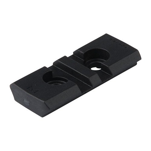 El adaptador Magpul RVG M-LOK permite una instalación fácil y segura del RVG en guardamanos M-LOK, con un diseño bajo y 2 ranuras para mayor versatilidad.