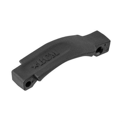 El GUNFIGHTER Trigger Guard de BCM está hecho de polímero resistente al impacto, con un diseño ergonómico que mejora la comodidad al disparar y es compatible con empuñaduras tipo "duck-billed".
