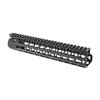 El handguard BCM KMR Alpha de Bravo Company ofrece flotación libre para mayor precisión, construcción ligera de aluminio y múltiples ranuras KeyMod™ para accesorios.