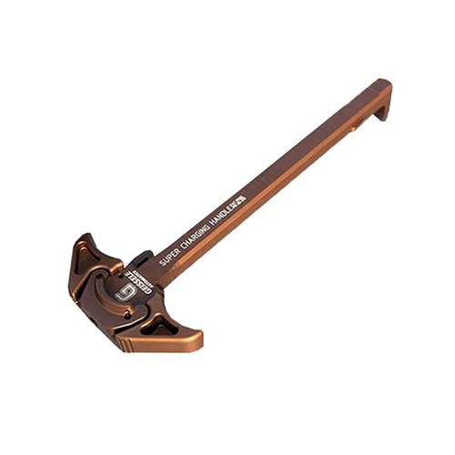 ¡Descubre el nuevo Super Charging Handle de Geissele! Ambidextro, fabricado en aluminio 7075-T6 y anodizado duro en negro o DDC para máxima durabilidad.