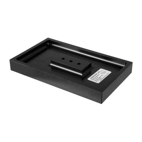 La Large Sentinel Plate de Present Arms ofrece una plataforma manos libres para limpiar, reparar o exhibir tu arma, con bandeja de piezas integrada y base elegante.