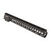El Geissele MK14 Super Modular Rail es ligero y resistente, con un perfil estrecho, múltiples ranuras M-LOK y un riel Picatinny para montar accesorios.