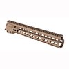 El Geissele MK14 Super Modular Rail es ligero, con perfil estrecho, múltiples ranuras M-LOK y riel Picatinny para montar accesorios con facilidad.