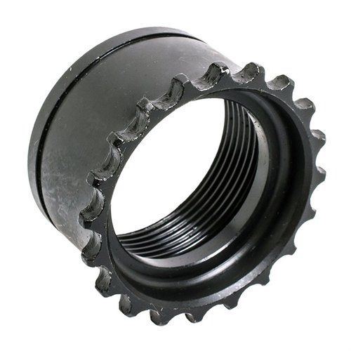 El AR-15 Barrel Nut de CMMG es un accesorio mil-spec, fabricado en acero y con acabado negro, ideal para instalar barriles AR-15 compatibles.