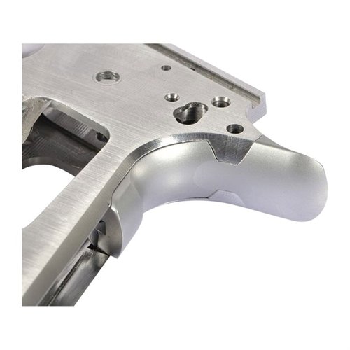 La JEM Beavertail Grip Safety es perfecta para un ajuste personalizado en tu 1911, con dimensiones sobredimensionadas y un diseño que llena el espacio en el marco.