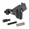 El AR-15 ABC/R V3 ofrece un diseño ergonómico con palas anguladas y mayor superficie, facilitando el acceso y la manipulación en rifles ambidiestros.