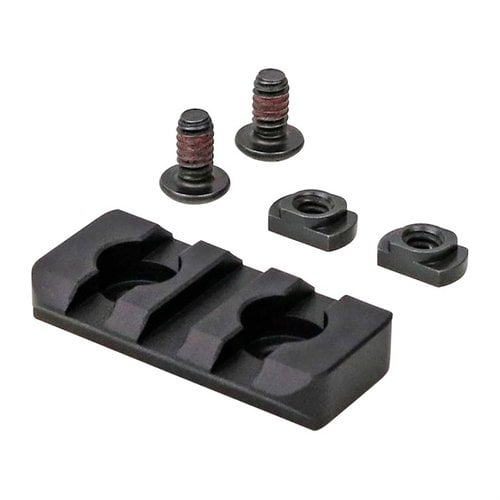 El riel M-LOK BT73 es perfecto para tus handguards y forends M-LOK, con 3 ranuras para accesorios y fabricado en aluminio duradero. ¡Mejora tu equipo!