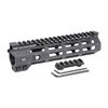 El handguard Combat M-LOK para AR-15 es ligero, de aluminio, con riel Picatinny y siete puntos de anclaje M-LOK, perfecto para personalizar tu rifle.