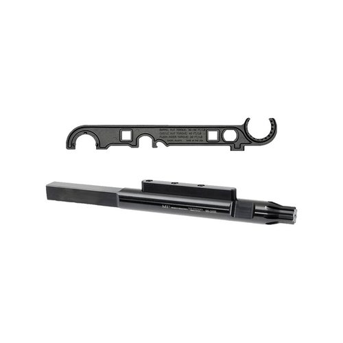 Con la llave de armero de Midwest Industries, puedes trabajar fácilmente con componentes AR-15 y 7.62, quitar tuercas atascadas y más, todo en un solo herramienta.