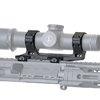 El AUS Optic Mount de Reptilia es ligero, resistente y se adapta a rieles M1913, garantizando un diseño bajo perfil y una durabilidad excepcional.