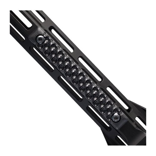 Los paneles VZ Hydra ofrecen un diseño ondulado que mejora el agarre y se adaptan a 3 ranuras M-LOK, perfectos para personalizar tu arma.