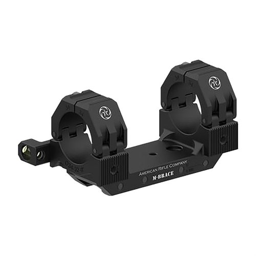 El M-BRACE Scope Mount ofrece una sujeción robusta y precisa, ideal para rifles, con un diseño ingenieril que evita interferencias en el manejo del cerrojo.
