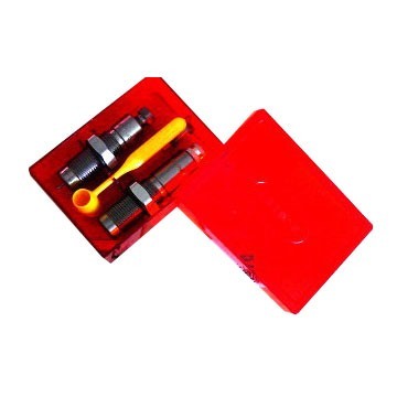 El set de 2 dies RIFLE 6.5 CARCANO incluye un Full Length Sizing Die y un Bullet Seating Die, perfecto para recargar con precisión y facilidad.