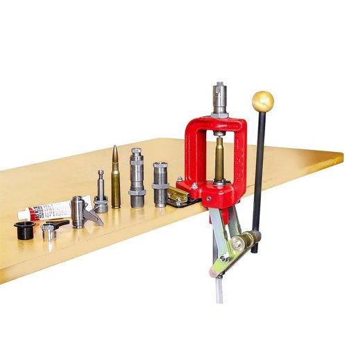 El kit de recarga Lee Classic Cast para .50 BMG incluye una prensa versátil, un set de 2 dies, Shell Holder, Ram Prime y Case Lube, ideal para tus recargas.